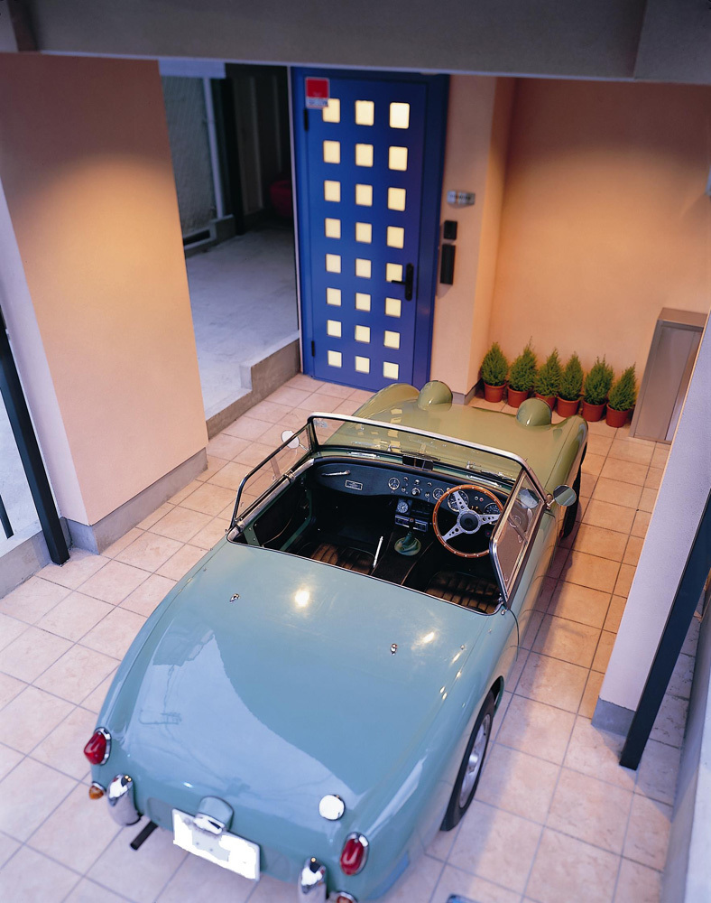 ビルトインガレージのある狭小住宅