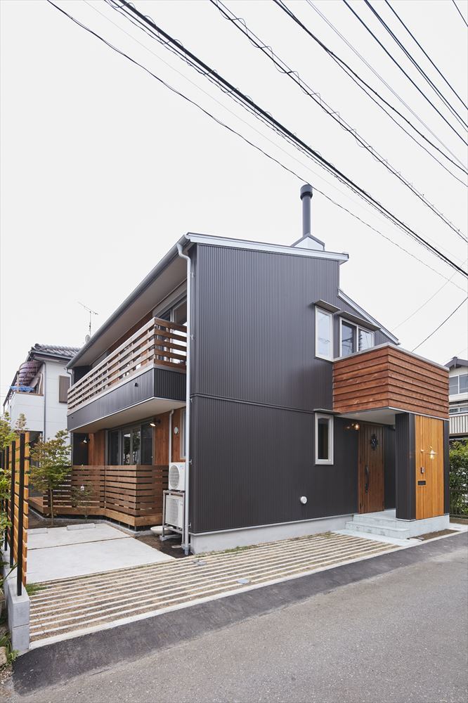 シャープなデザインの外観